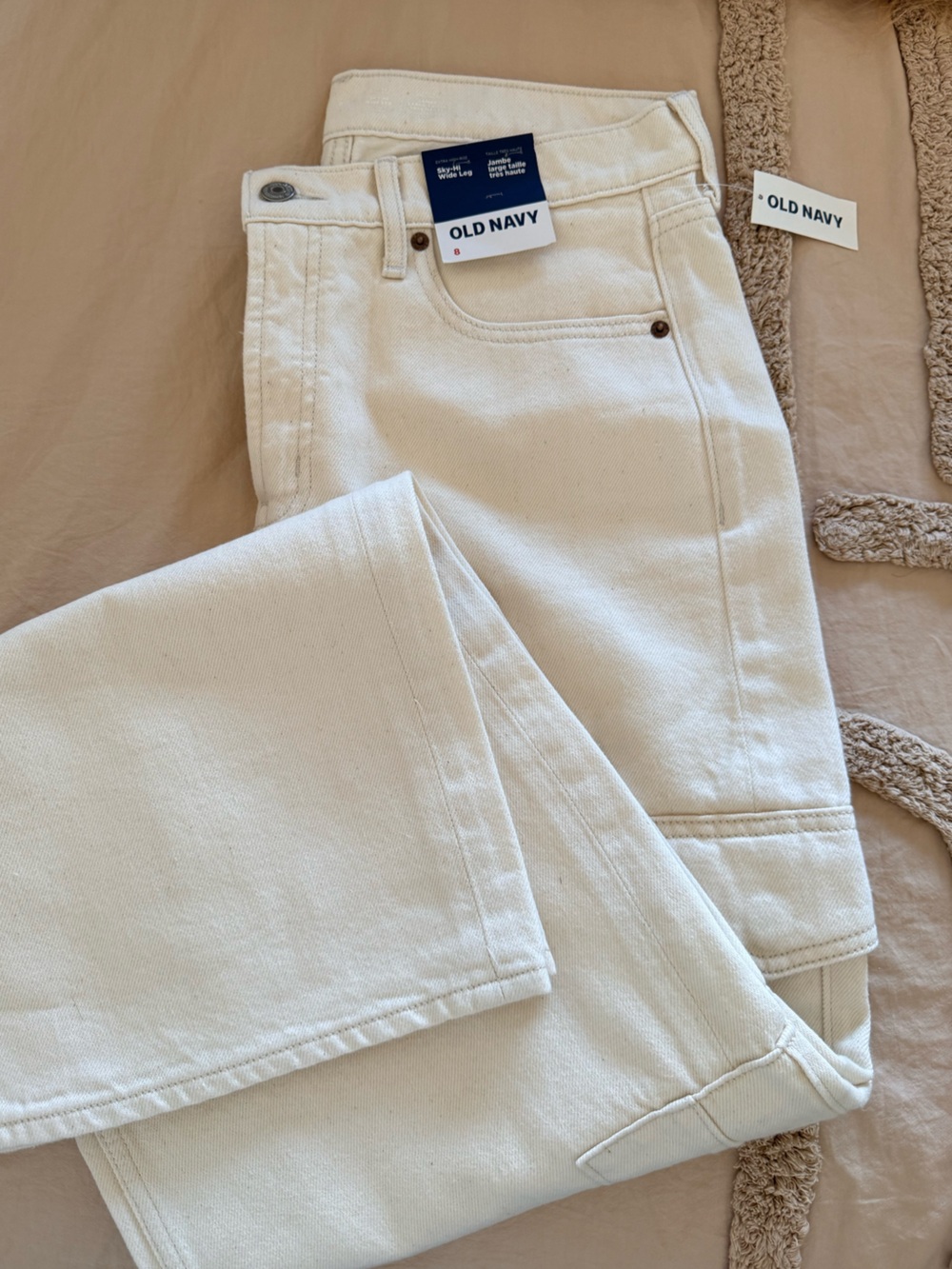 Old Navy Women’s Cream Straight-Leg Jeans